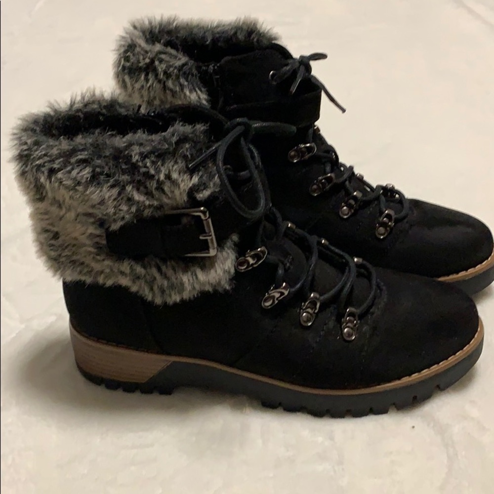 Universal Thread Boots with Fur, size 10